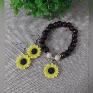 NWT Sunflower Earrings and Bracelet Set Handcrafted Wood Beads